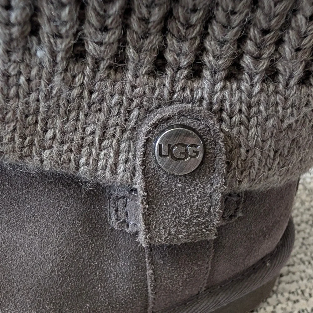 UGG Kids Classic Cuff Knit Suede Boots Dark Grey Charcoal Size 3 Y